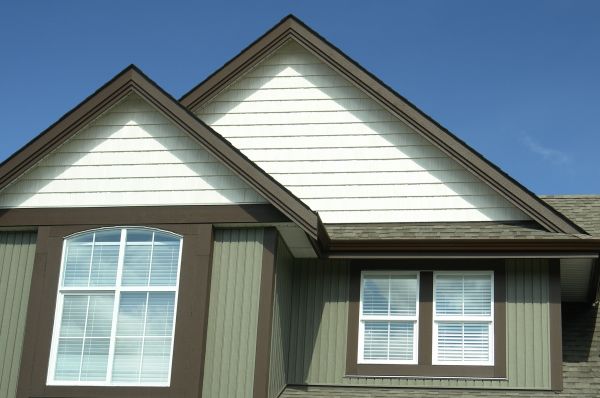 Cost of Vertical Vinyl Siding Repair in Reston